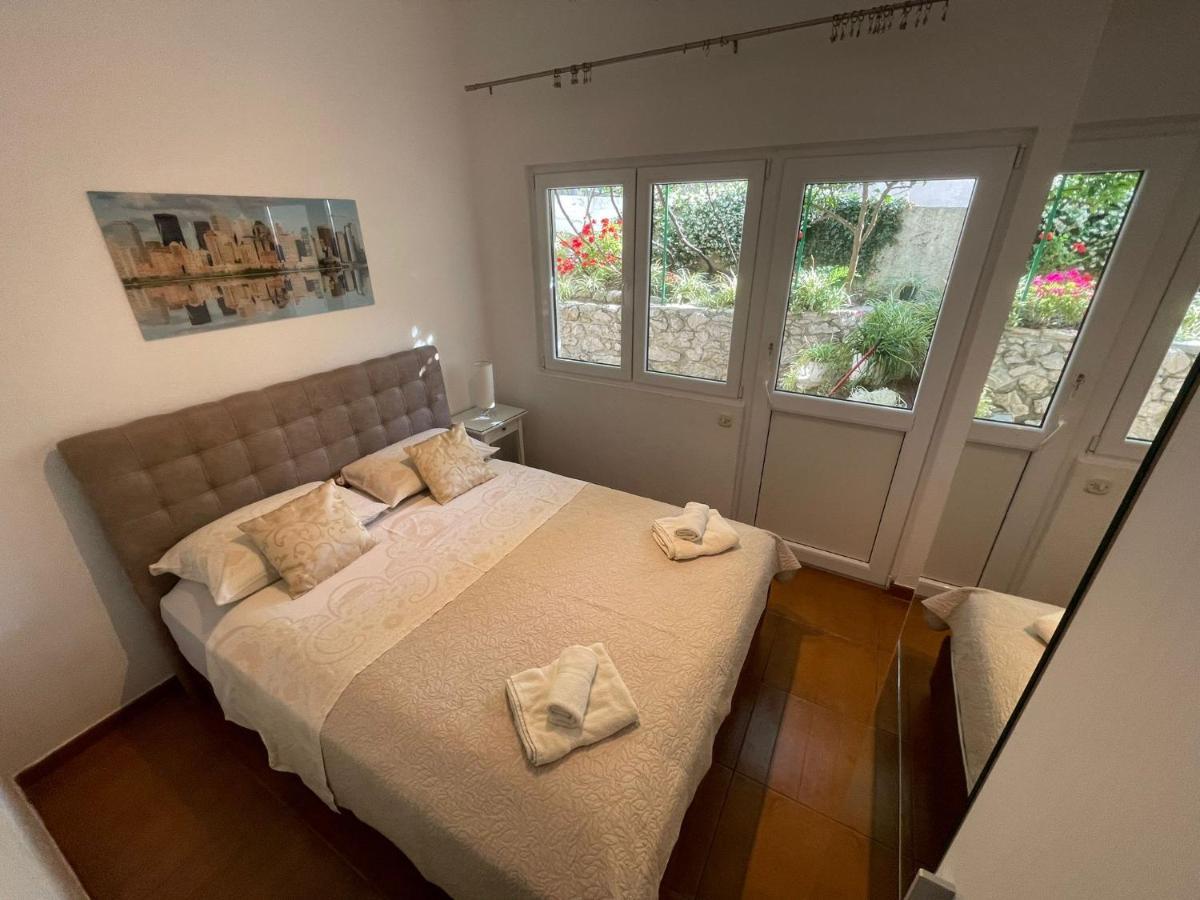 Apartments Anica & Gabriela Makarska Exterior photo