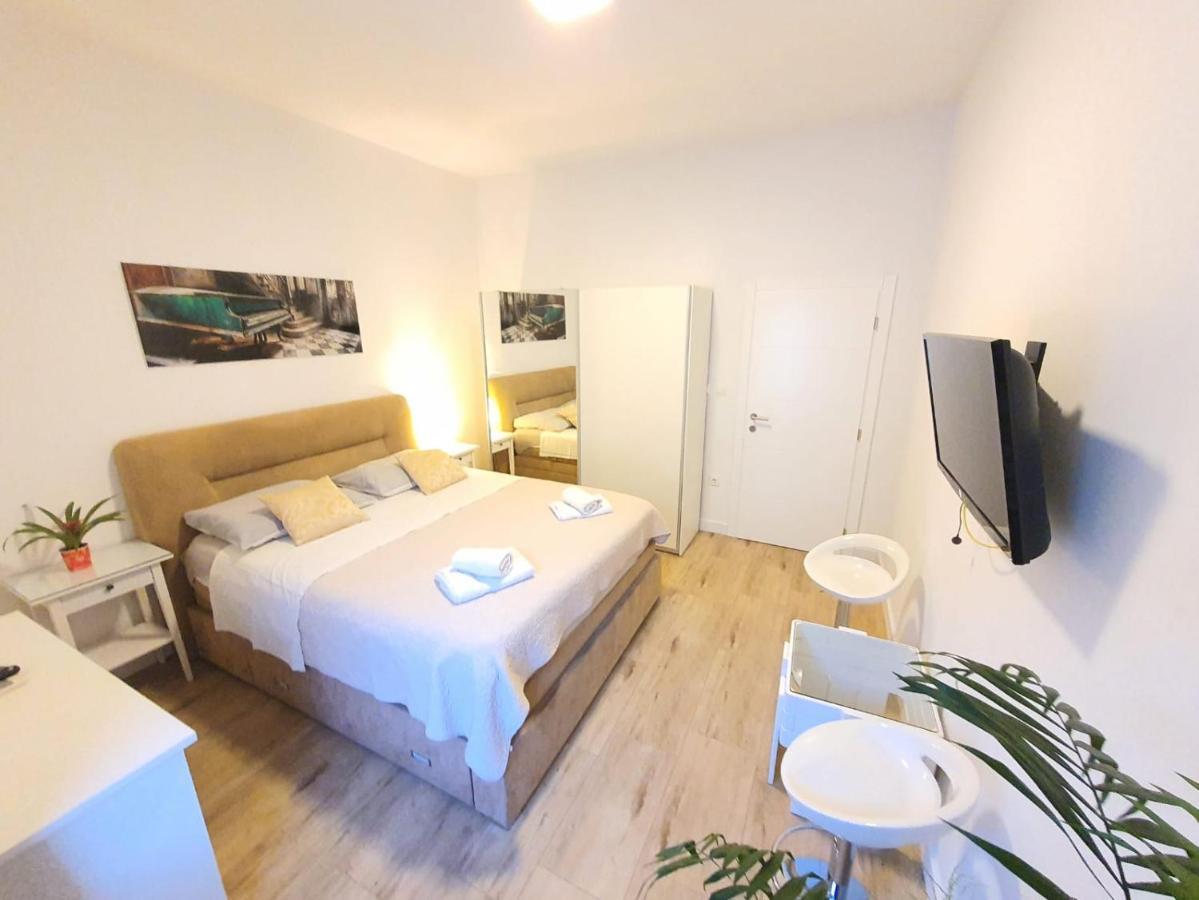 Apartments Anica & Gabriela Makarska Exterior photo