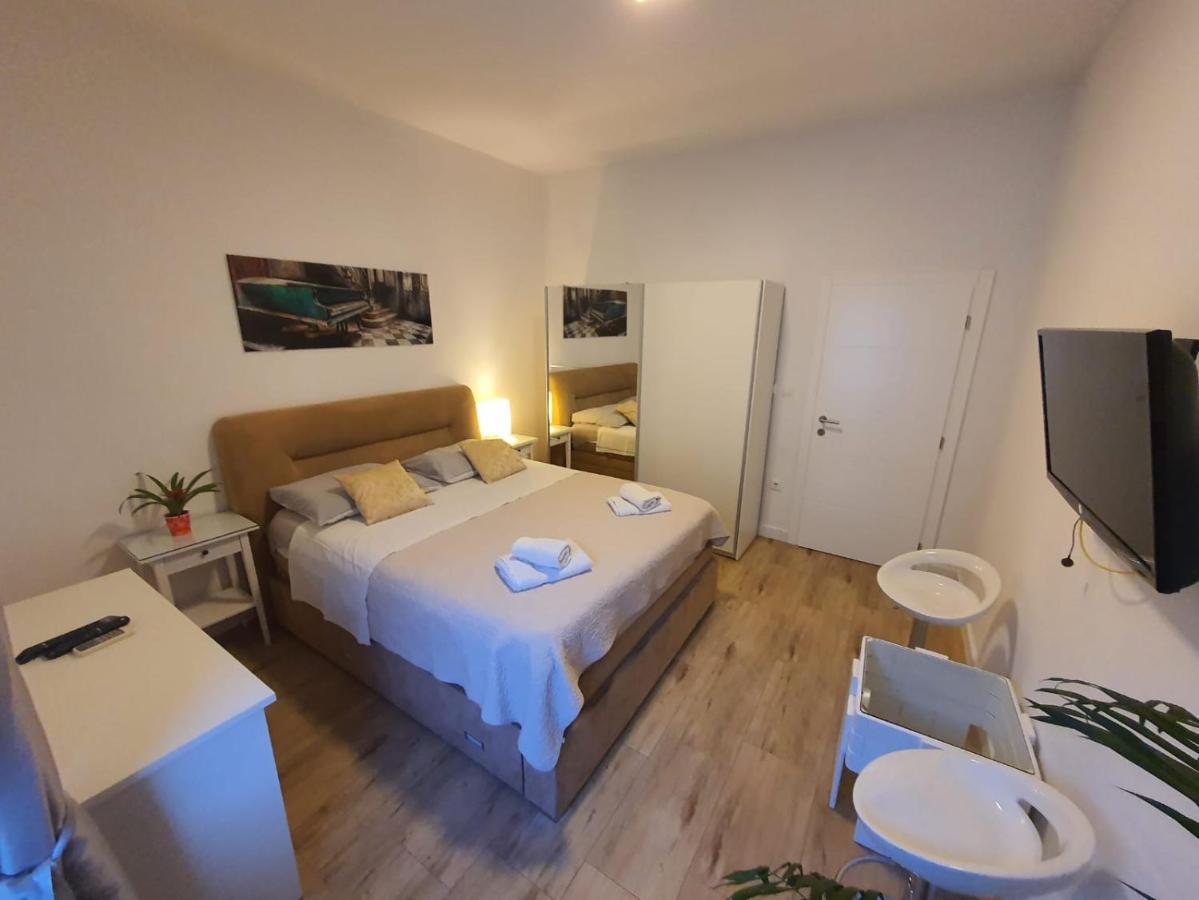 Apartments Anica & Gabriela Makarska Exterior photo